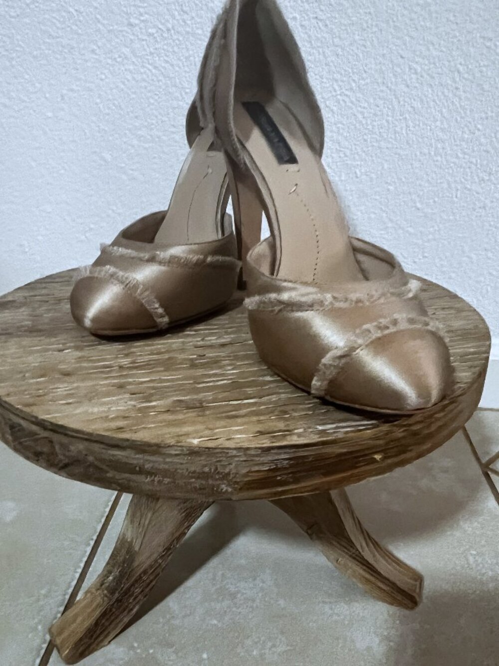 BCBG Max Azria Open Sided Champagne Pumps 7B